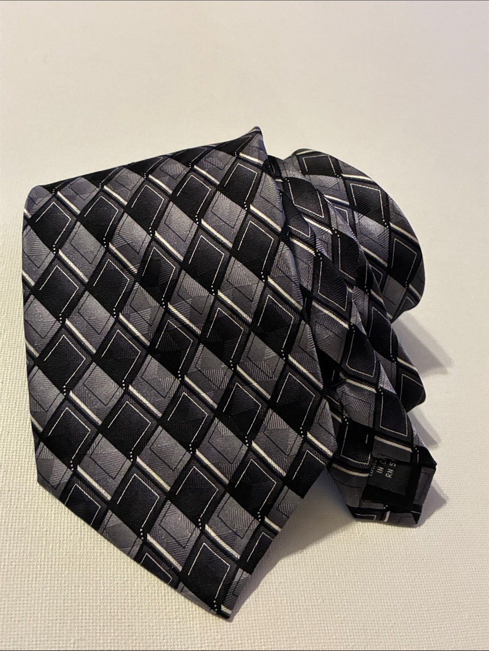 Sun River Men's Black and Gray Patterned Silk-Blend Tie